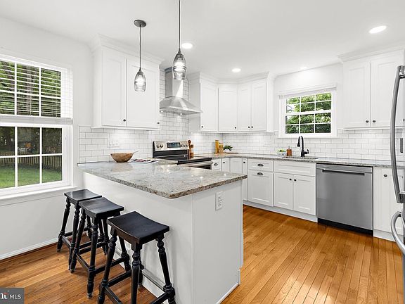 3rd image of 291 College Manor Dr