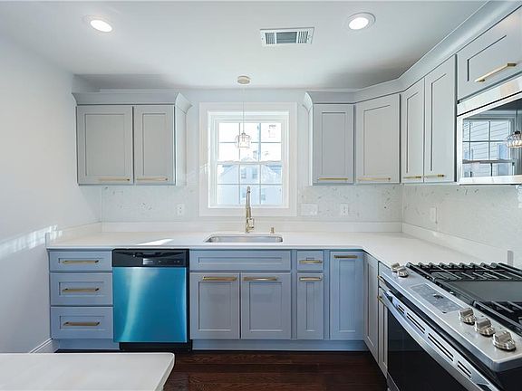 5th image of 304 Branch Ave Unit 3