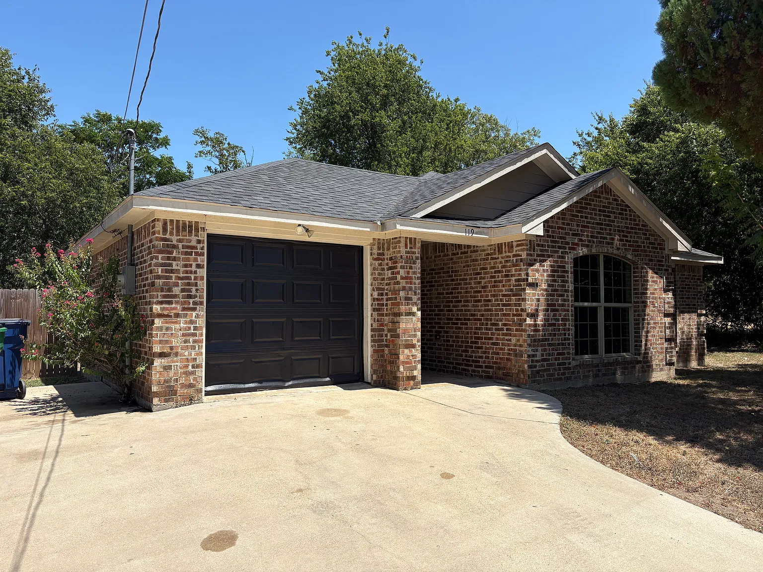 4 bed, 1124 sqft, $2,000 — Photo 1