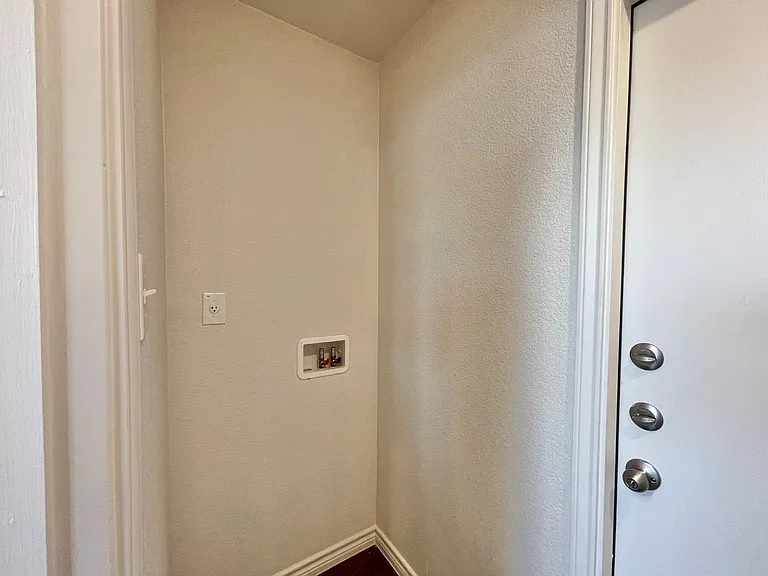 1708 Castroville Trl — Photo 13