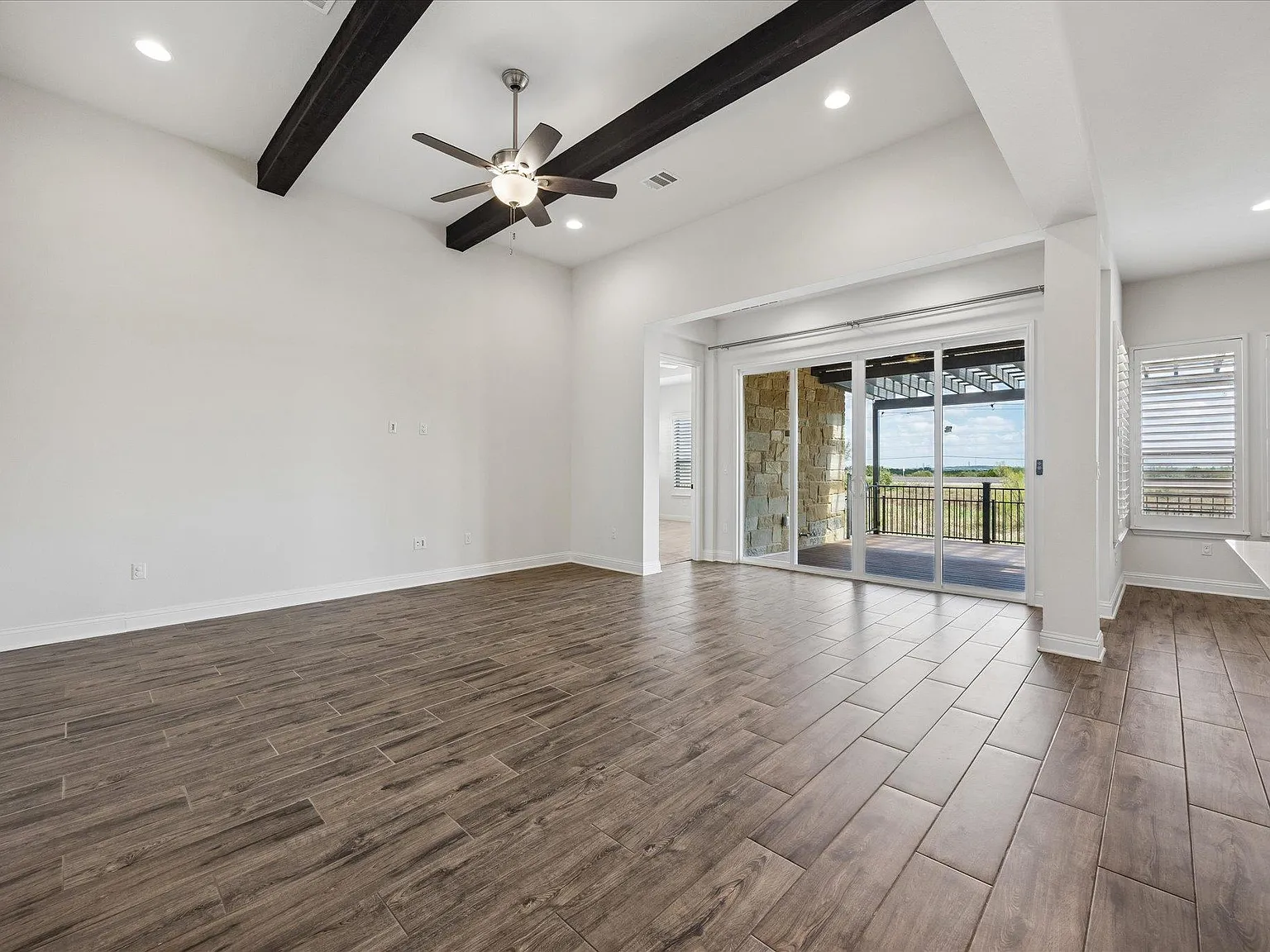 4 bed, 3.5 bath, 3055 sqft, $4,100 — Photo 4