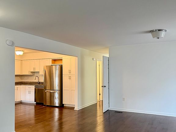 5th image of 5012 Quebec St