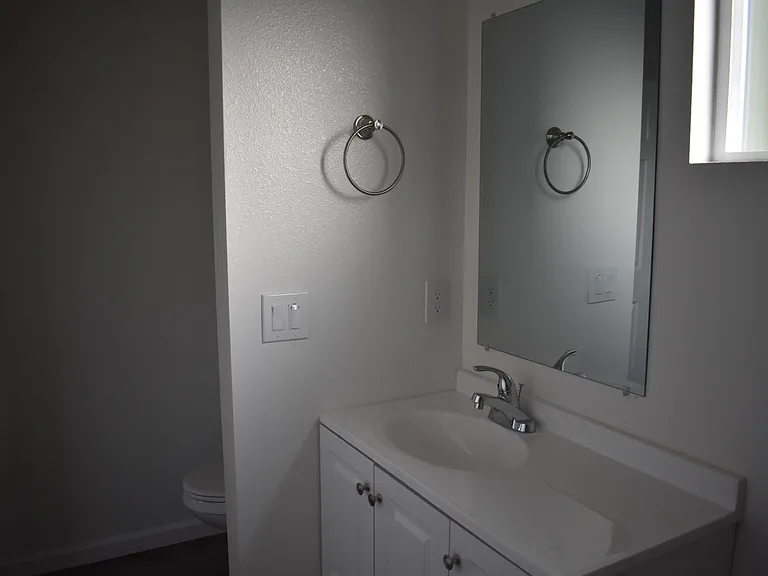1134 Mentone Ave — Photo 15