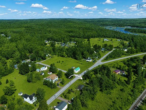 2nd image of 3083 Highway 302