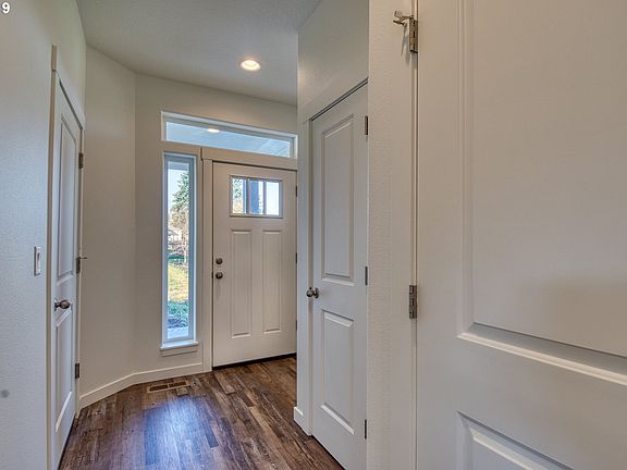 4th image of 2221 NE Brendan Cir