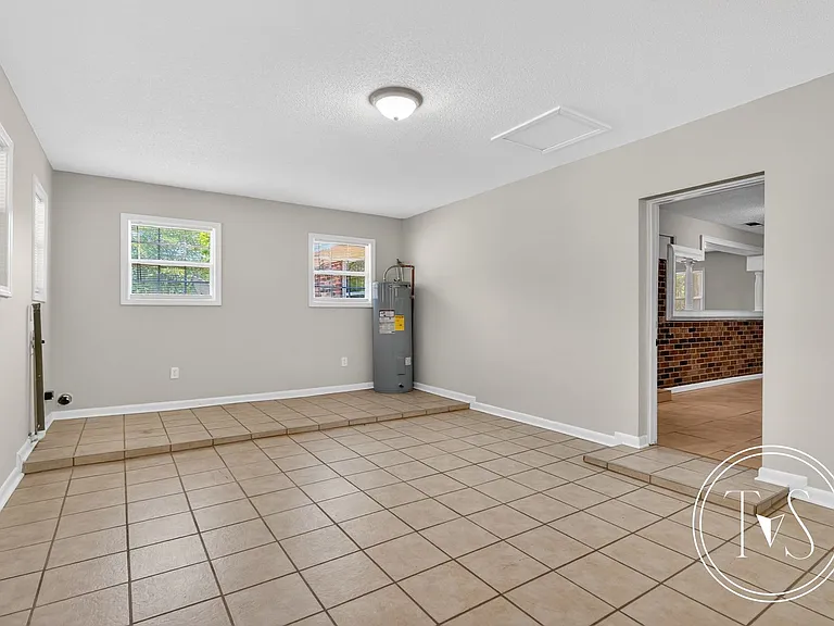 113 Elm St — Photo 16