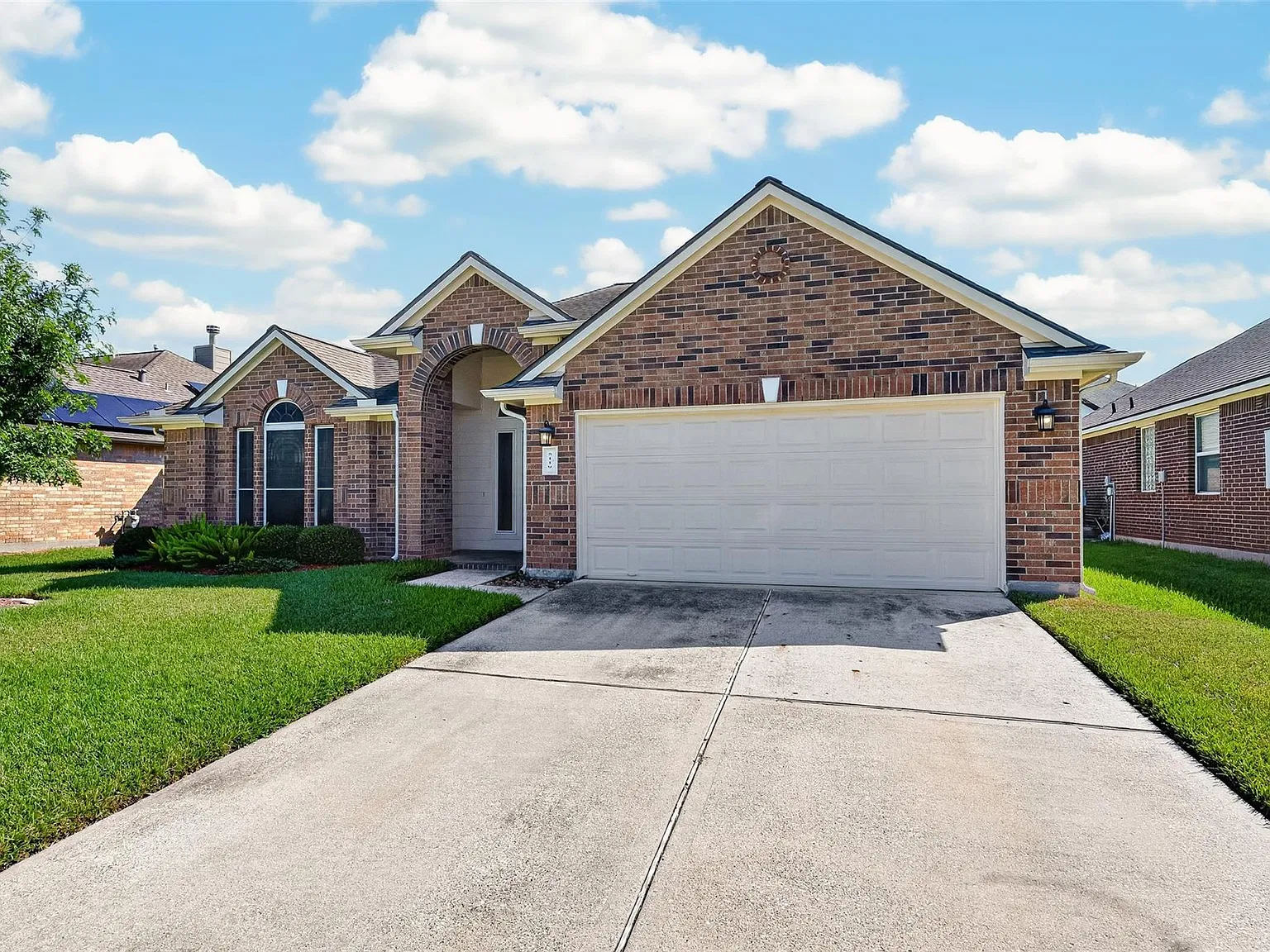 4 bed, 2.0 bath, 2164 sqft, $2,350 — Photo 3