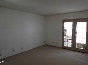4th image of 4433 Stanton St #404