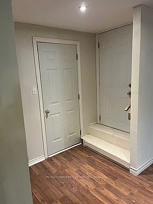 5th image of 10 Simcoe Dr #Basement