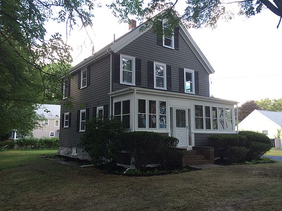 4th image of 221 Pleasant St