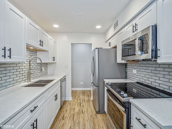 2nd image of 905 Buccaneer Dr APT 1