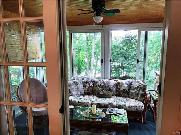 5th image of 835 Oakwood St