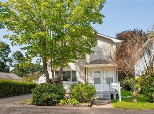 35 Chamberlain Ave, Bridgeport, CT 06606