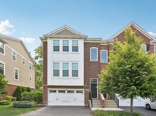 2490 Huntleigh Ln, Woodridge, IL