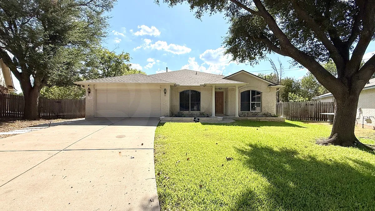 3 bed, 2.0 bath, 2343 sqft, $2,750 — Photo 4