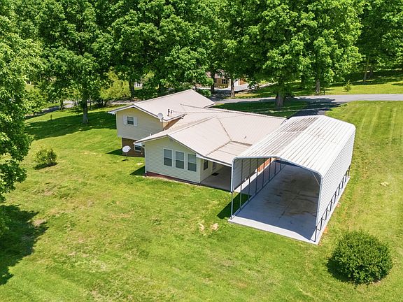 3rd image of 1370 Circle Dr