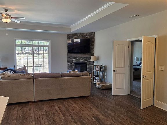 5th image of 216 Holly Springs Ct