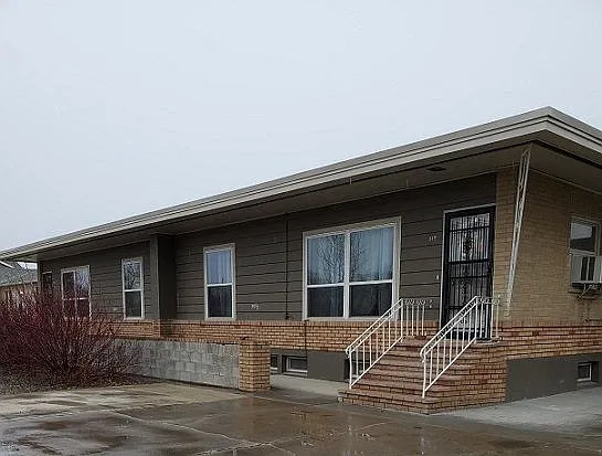 2 bed, 1.0 bath, $1,095 — Photo 1