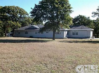 496 Roberts Cut Off Rd, Bowie, TX 76230