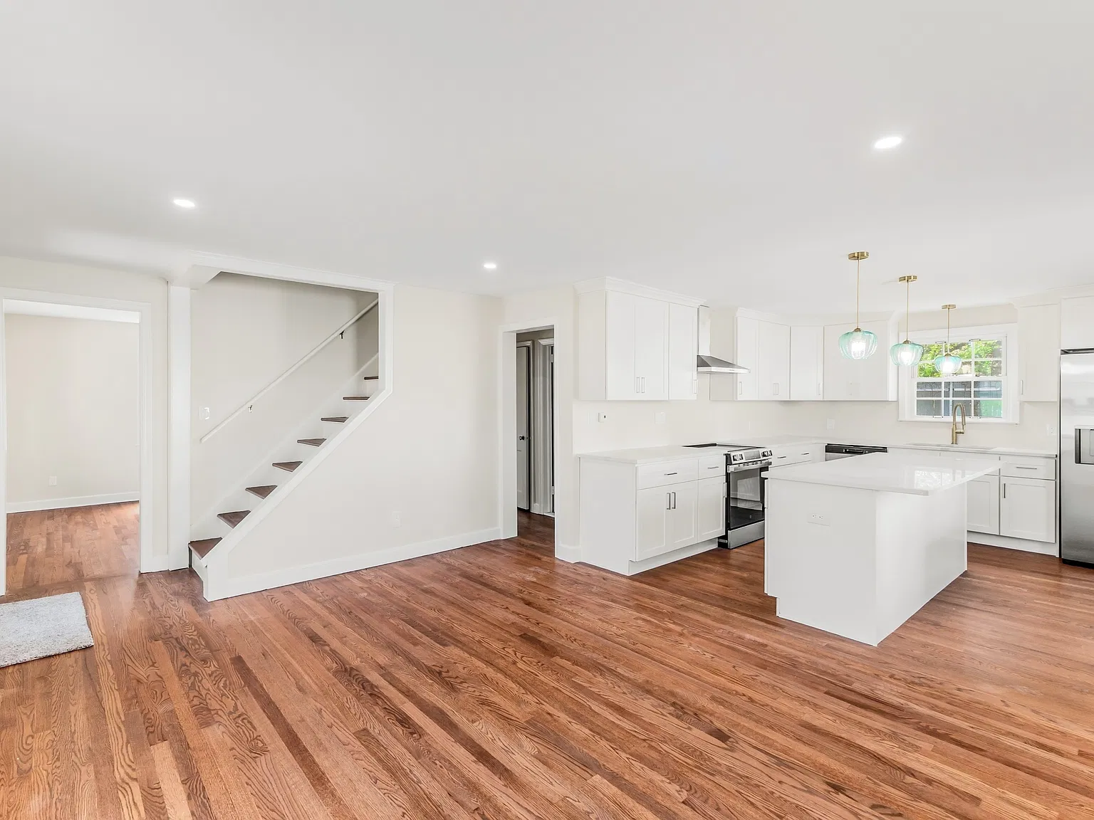 4 bed, 2096 sqft, $4,500 — Photo 2
