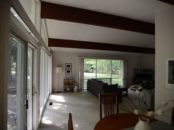 3rd image of 556 Sandalwood Dr