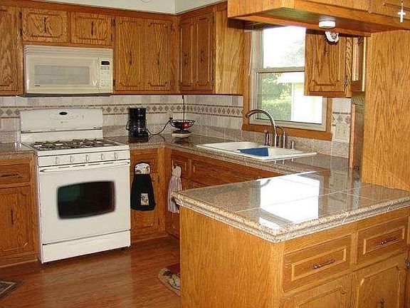 3rd image of 130 E Jennifer Ln