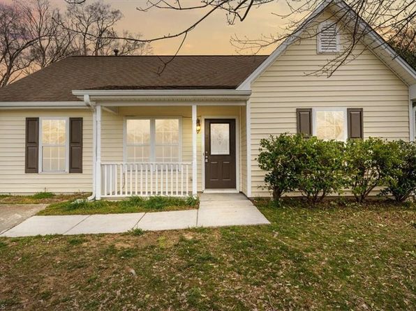 1542 Farningham Ln, Burlington, NC 27215