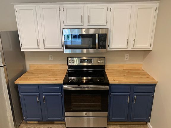 5th image of 38 Cambridge Dr Side A