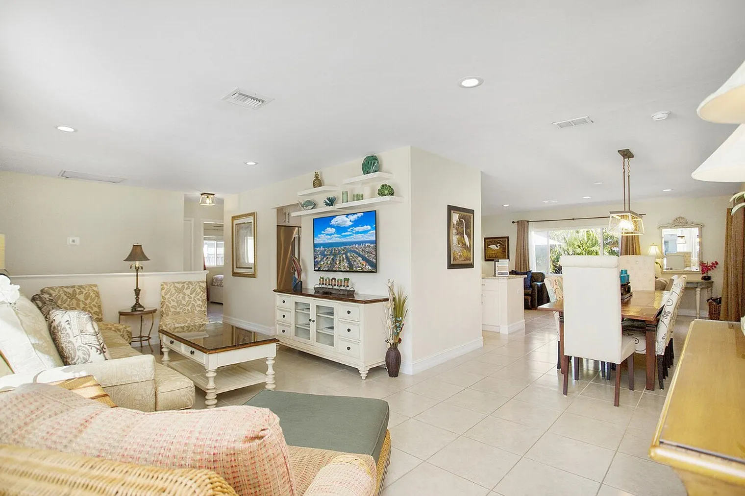 4 bed, 2.0 bath, 1840 sqft, $9,604 — Photo 3
