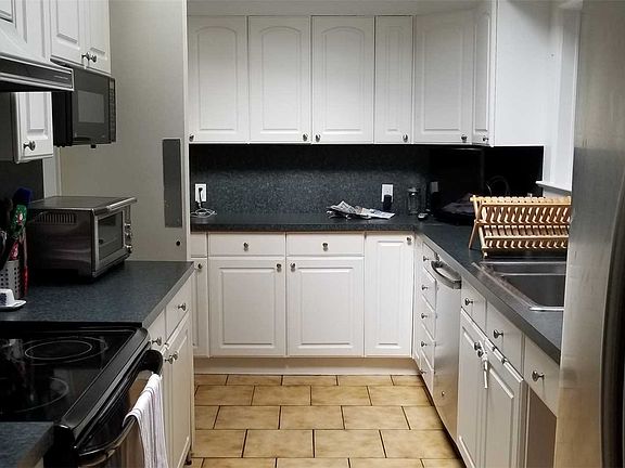 3rd image of 10 Millford Dr
