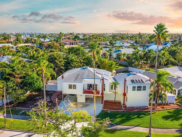 Welcome to your beach house escape!