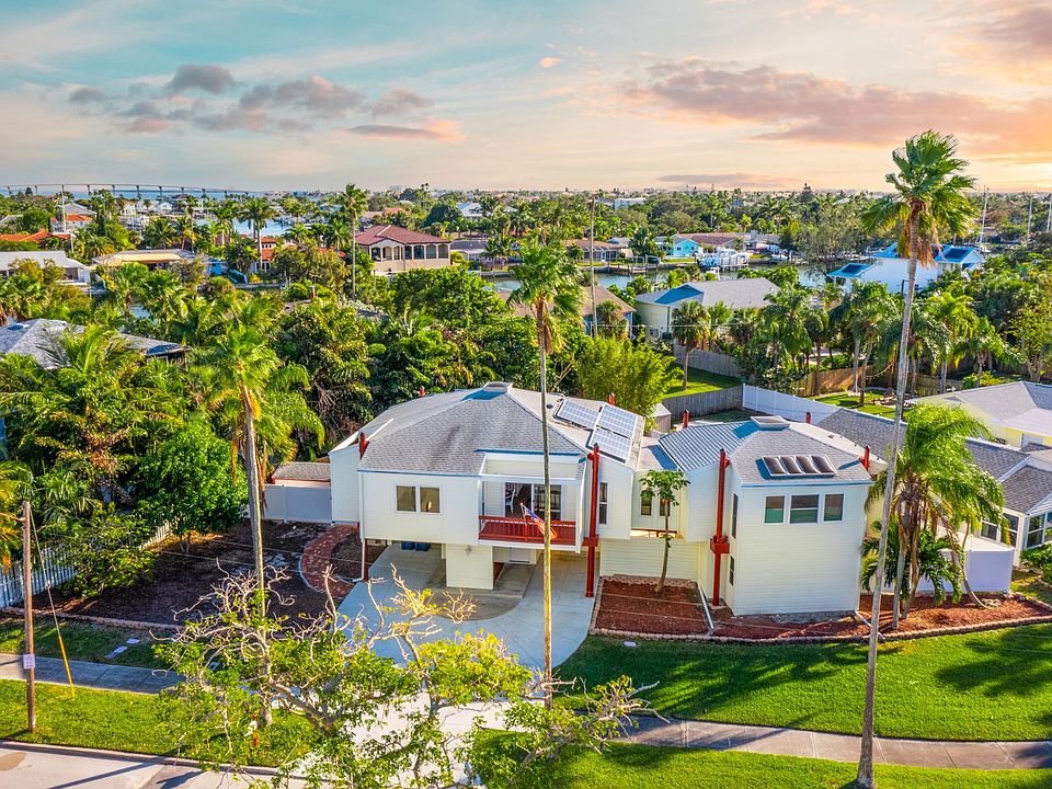 Welcome to your beach house escape!