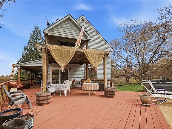 2nd image of 1120 Kingsway Rd