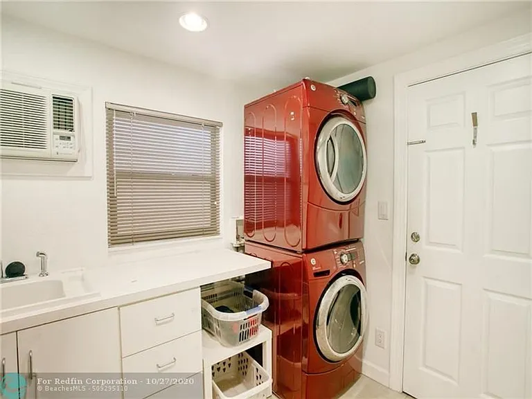 521 N Victoria Park Rd — Photo 17