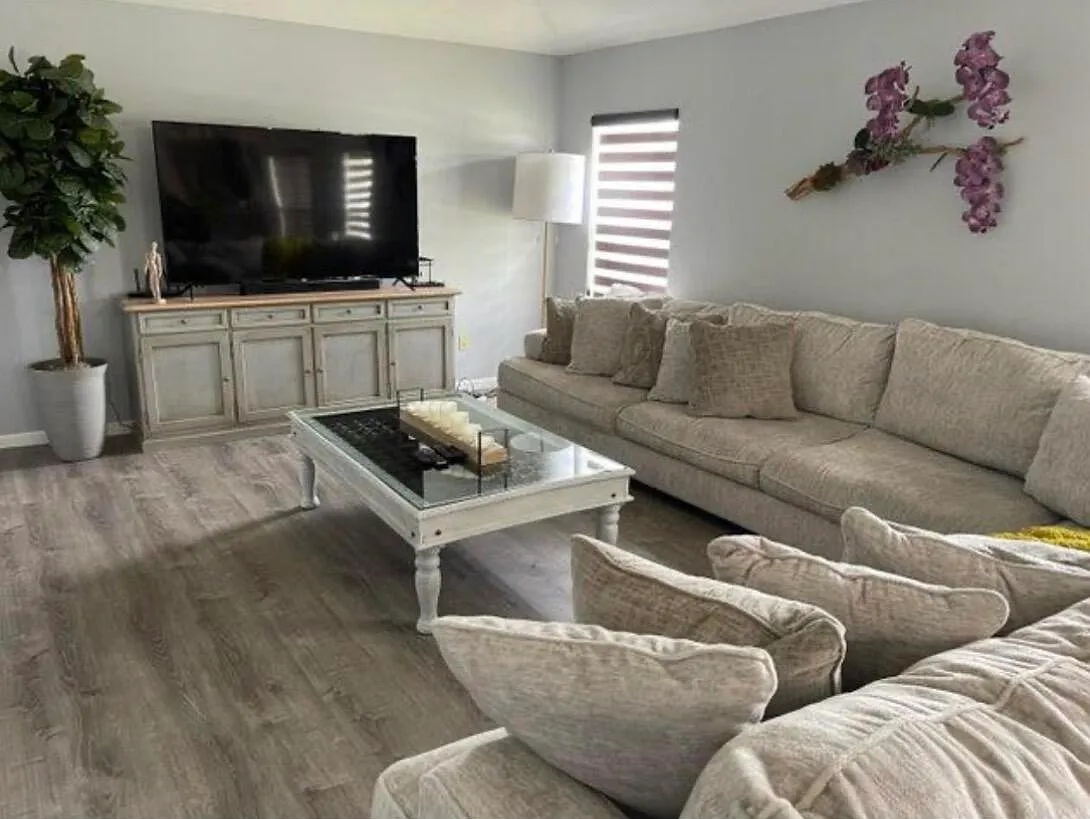 3 bed, 2.0 bath, 2191 sqft, $2,500 — Photo 4