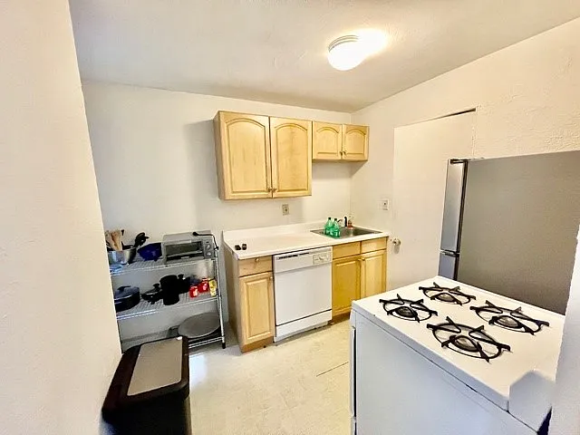 1 bed, 9999 sqft, $2,450 — Photo 2