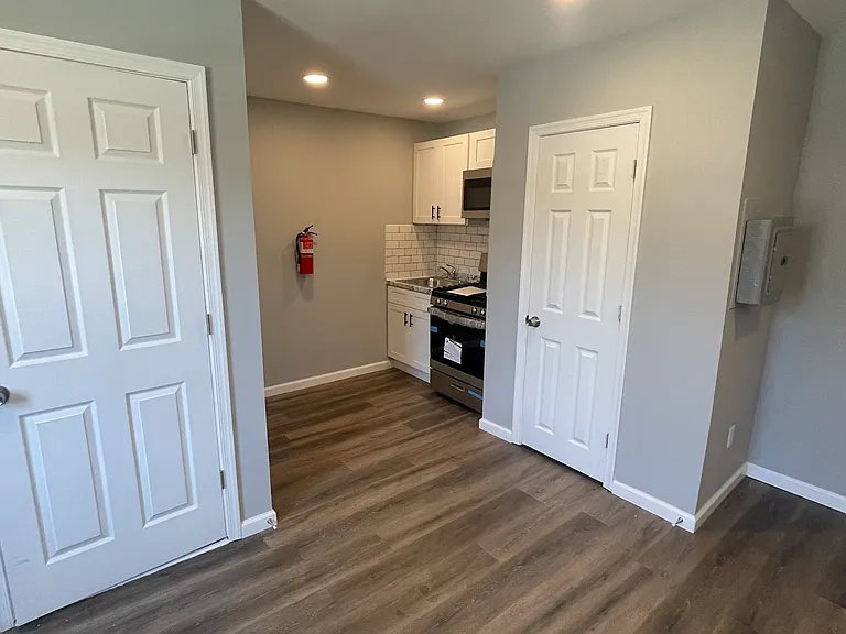 346 Hollis Ave — Photo 3