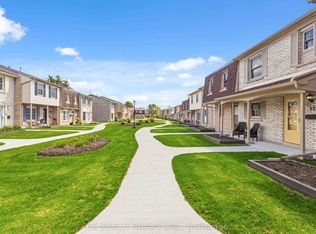580 Eyer Dr #51, Pickering, ON L1W3B7