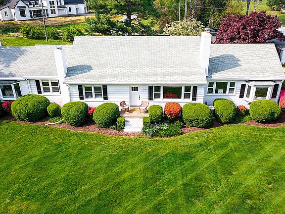 2nd image of 756 Applewood Ln