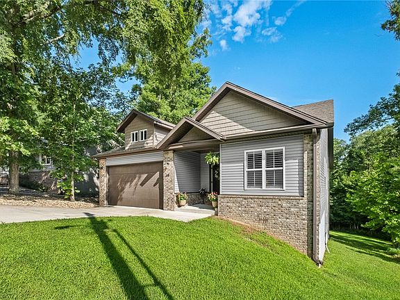 2nd image of 68 Elizabeth Dr