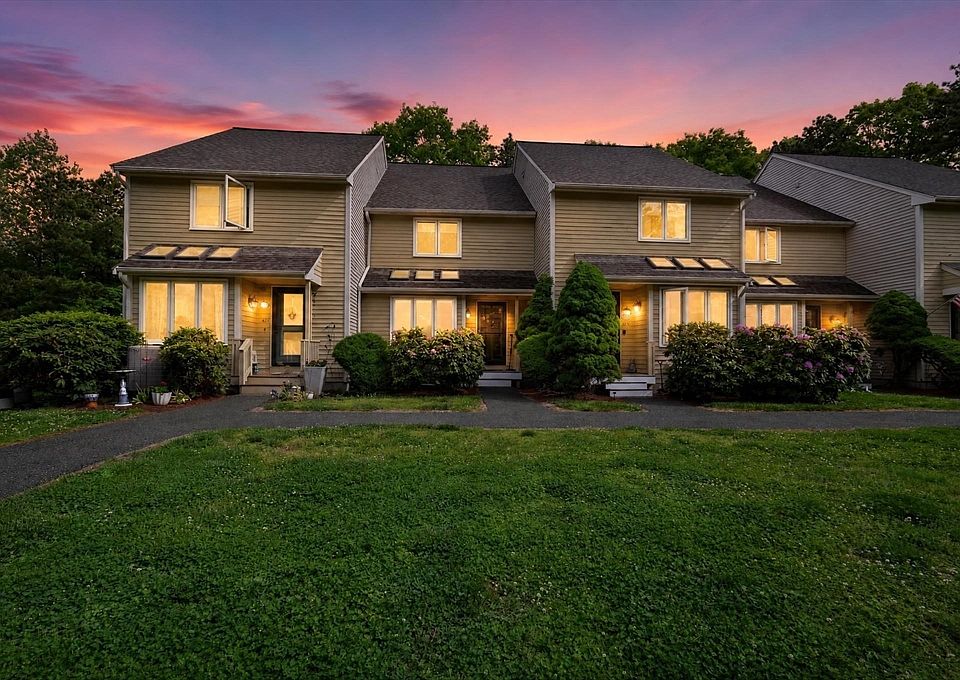 1st image of 425 Maple Brook Rd #425