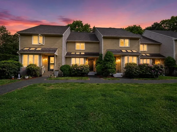 425 Maple Brook Rd #425, Bellingham, MA 02019