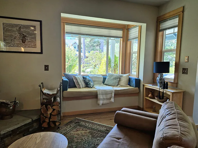 9180 Windward Ln — Photo 3