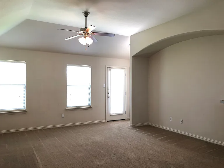5004 Diamond Peak Ct — Photo 3