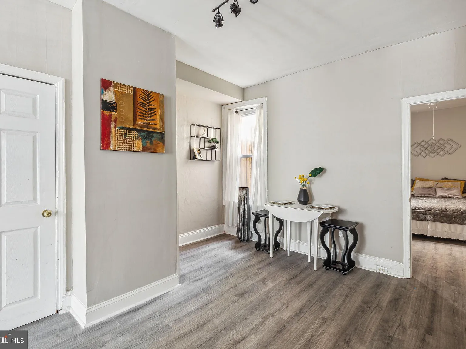 1 bed, 1000 sqft, $1,300 — Photo 4
