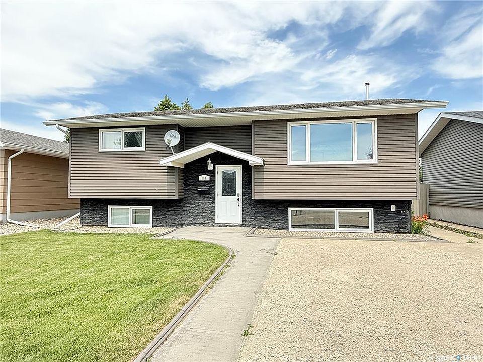 1st image of 156 Montgomery Cres