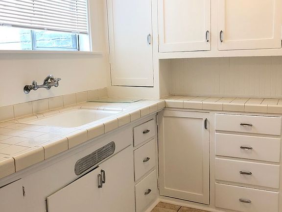 4th image of 3255 Broderick St APT 5