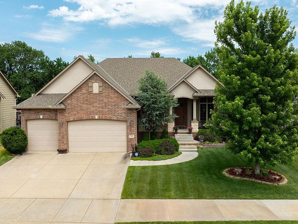 1st image of 732 N Deerfield Cir