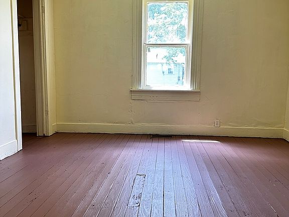 5th image of 558 Market St