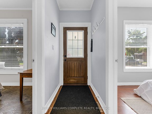 3rd image of 110 Oak St